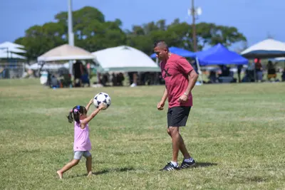 Paco warming up with the help of Quezali